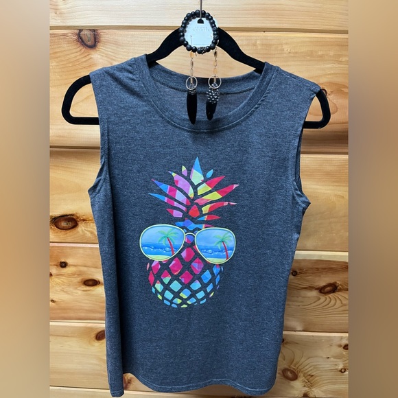 EUC Tank with feather earring/bracelet & Swissgear crossbody bundle - M - Picture 4 of 9